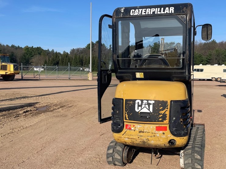 2005-caterpillar-301.8-image-6