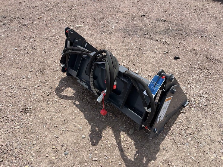 unused-2026-wolverine-mcb-11-48w-mini-skid-steer-combination-bucket-attachment-image-4