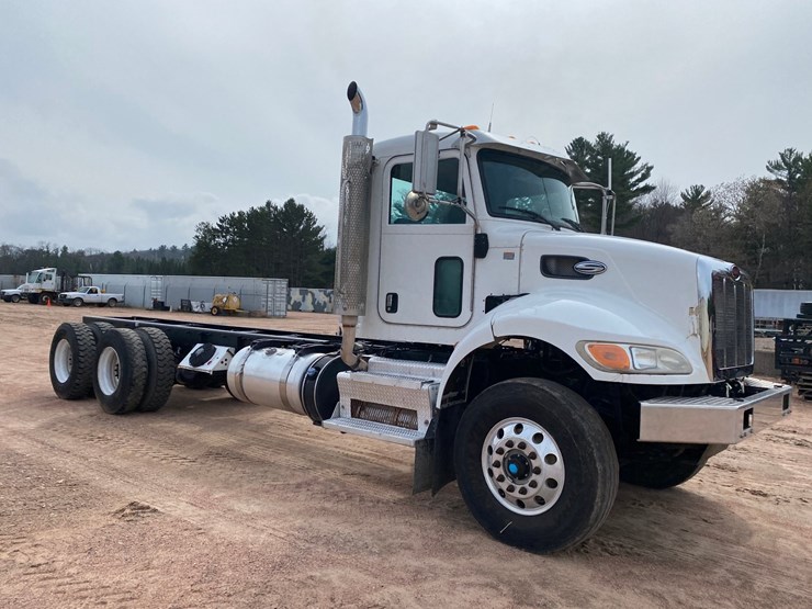 2017-peterbilt-348-image-4