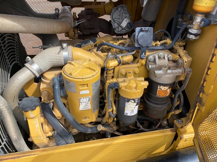 2016-caterpillar-d5k2-lgp-image-38