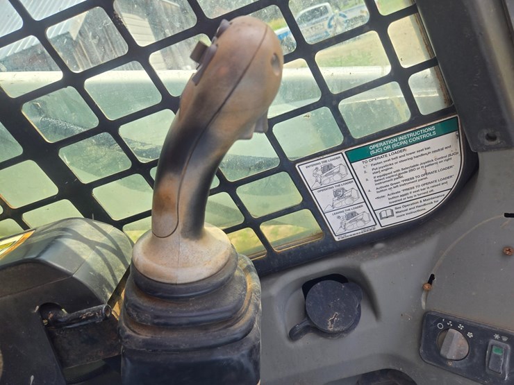 2010-bobcat-t650-image-44