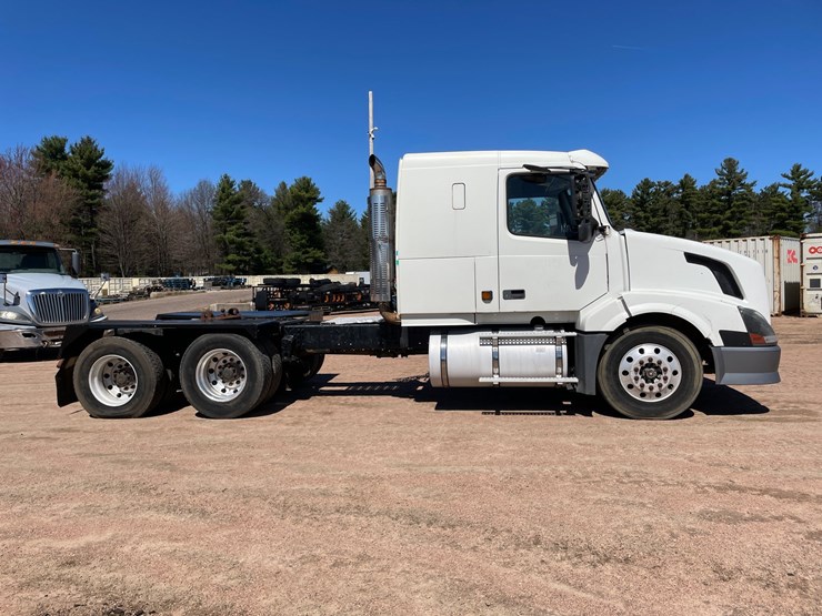 2005-volvo-10-image-5