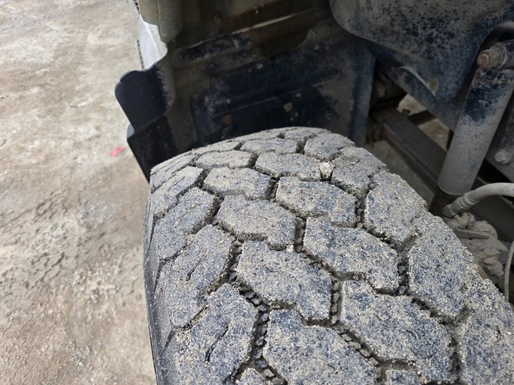 #22589-•-2006-mack-cv713-granite-roll-off-truck-image-29