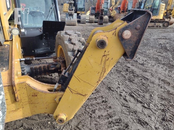 2019-caterpillar-tl1055d-image-17
