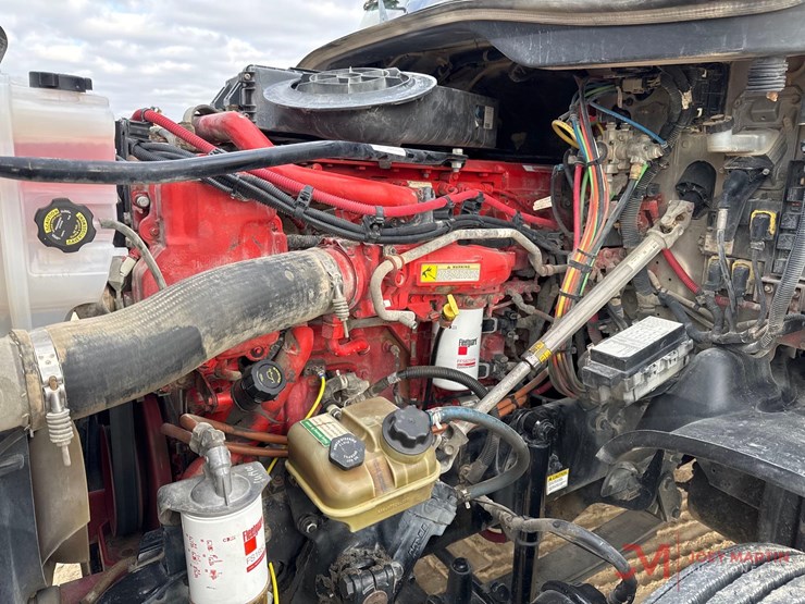 2015-freightliner-day-cab-truck-tractor-image-15