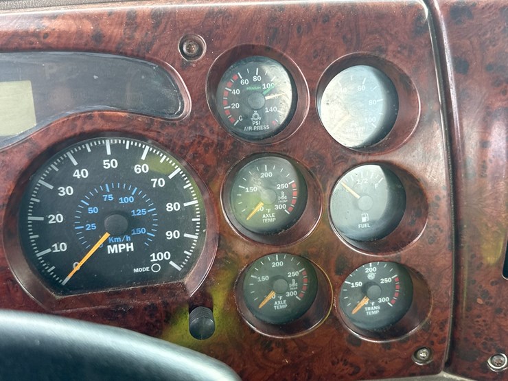 2002-mack-ch613-image-26