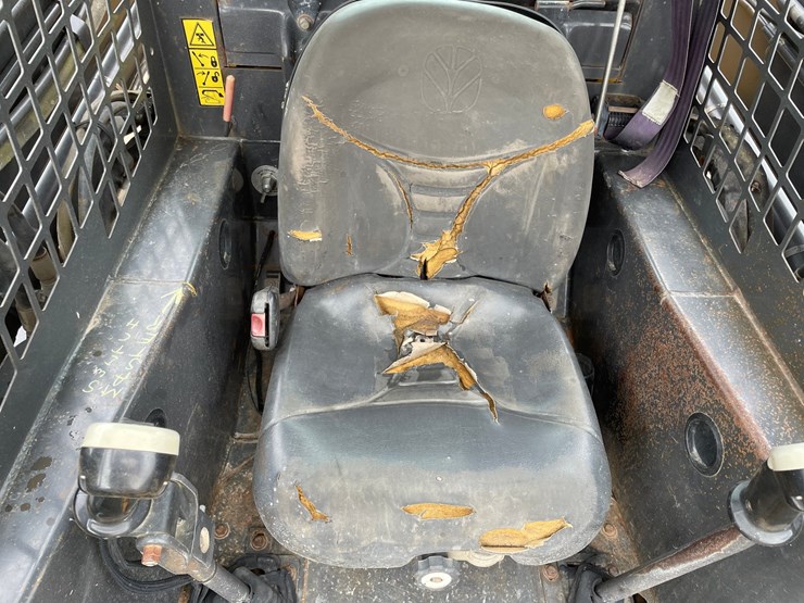 2007-new-holland-c185-image-31