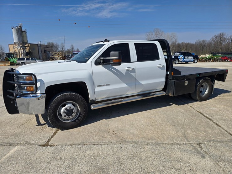 2015-chevrolet-silverado-3500-image-2