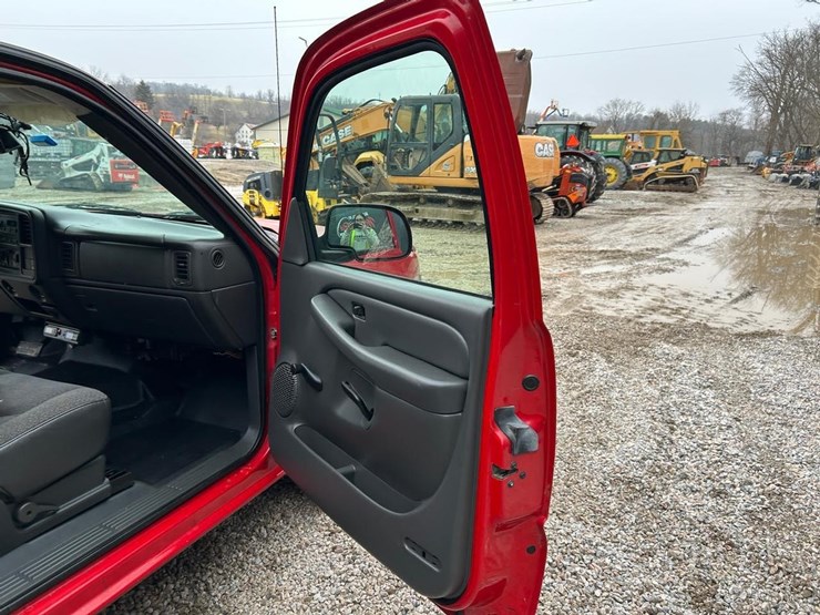 2004-chevrolet-1500-image-23