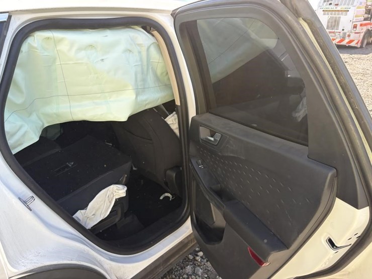2020-ford-escape-se-image-16