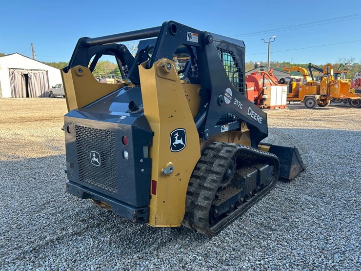 2016-deere-317g-image-4