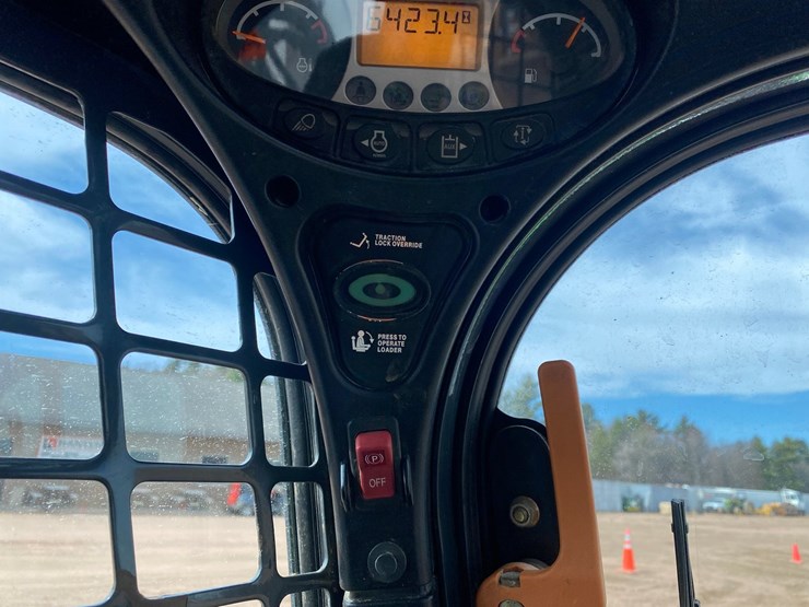 2014-bobcat-s590-image-31