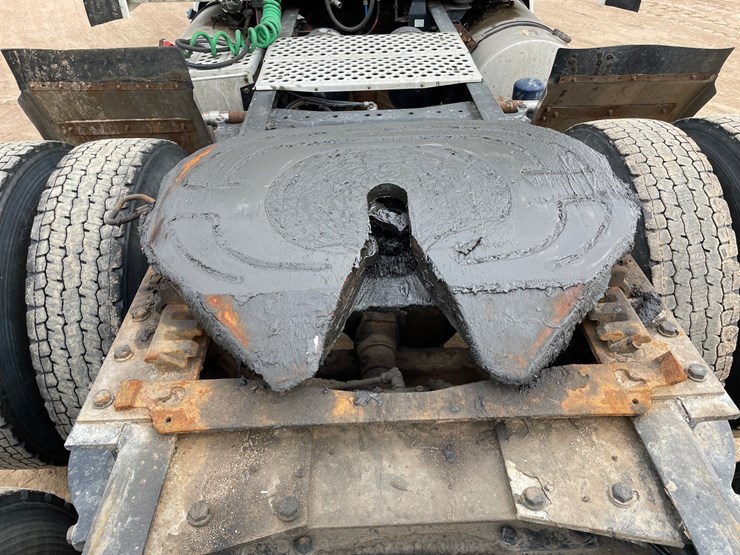 2016-kenworth-t660-image-15