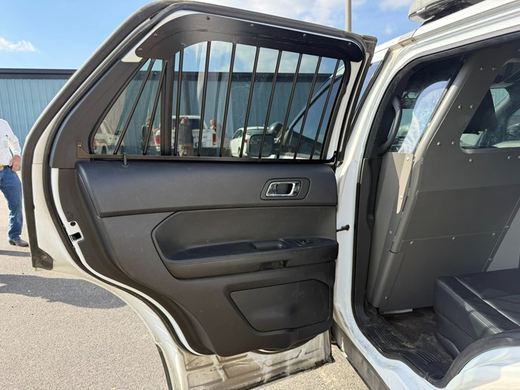 2018-ford-explorer-image-38