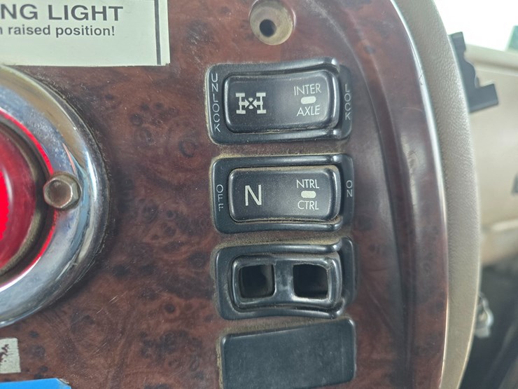 #22589-•-2006-mack-cv713-granite-roll-off-truck-image-51