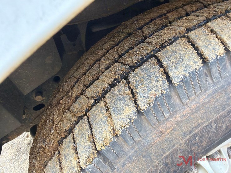 2013-nissan-nv3500hd-image-9