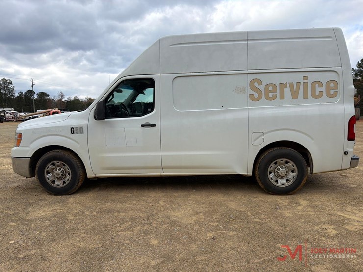 2013-nissan-nv3500hd-image-8