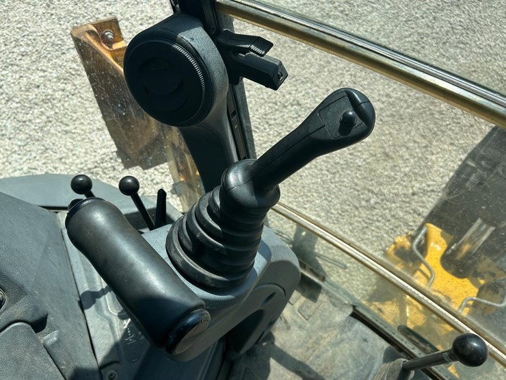 2020-deere-310l-image-25