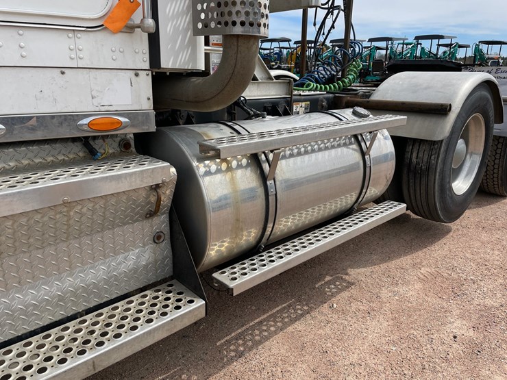 2009-kenworth-w900-image-42