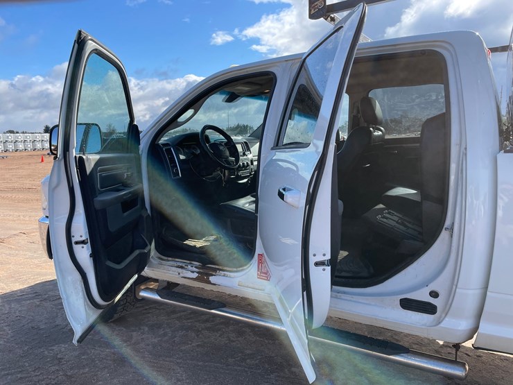 2014-dodge-ram-3500-image-33