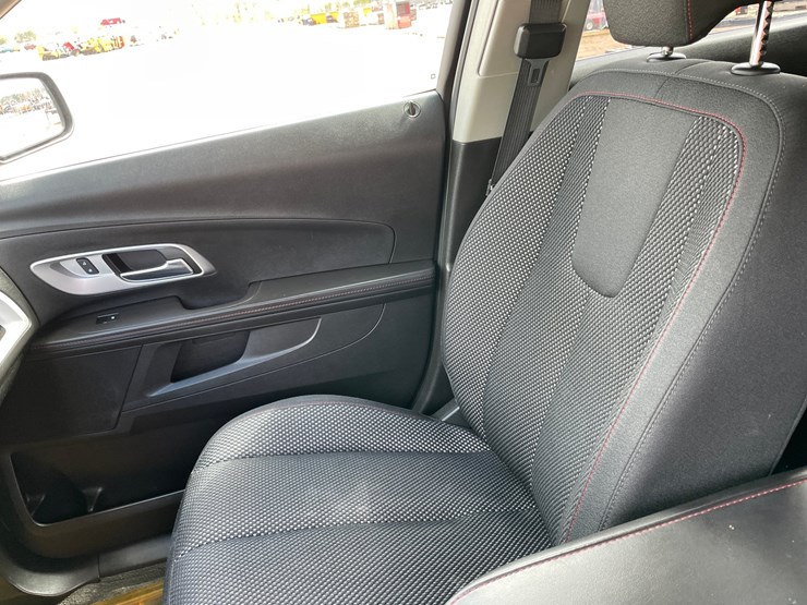 2015-chevrolet-equinox-lt-image-36