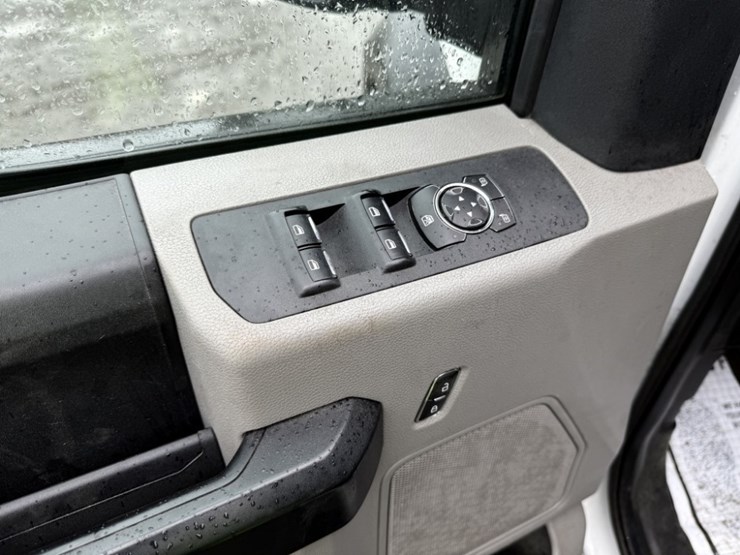 2017-ford-f550-sd-image-29