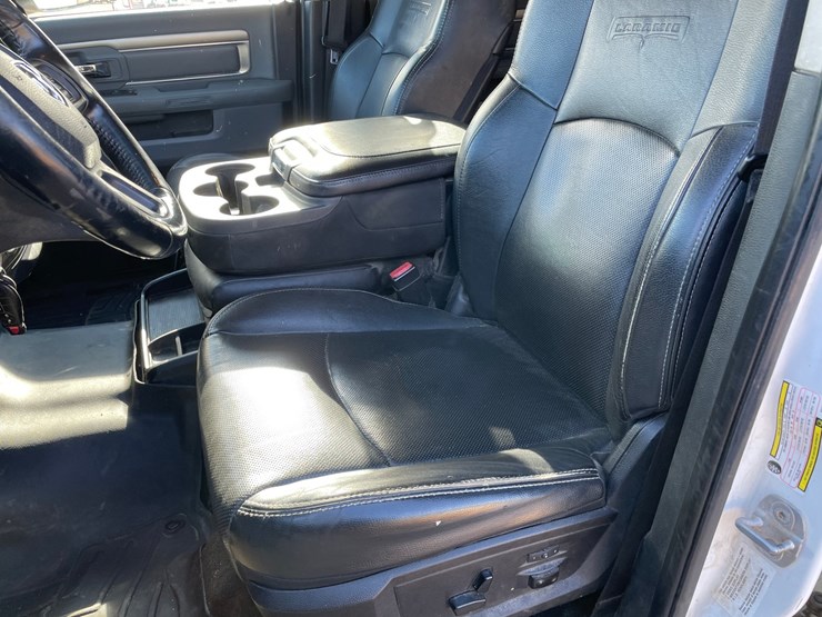 2014-dodge-ram-3500-image-35