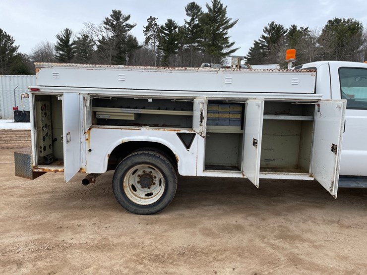 2004-ford-f550-image-24