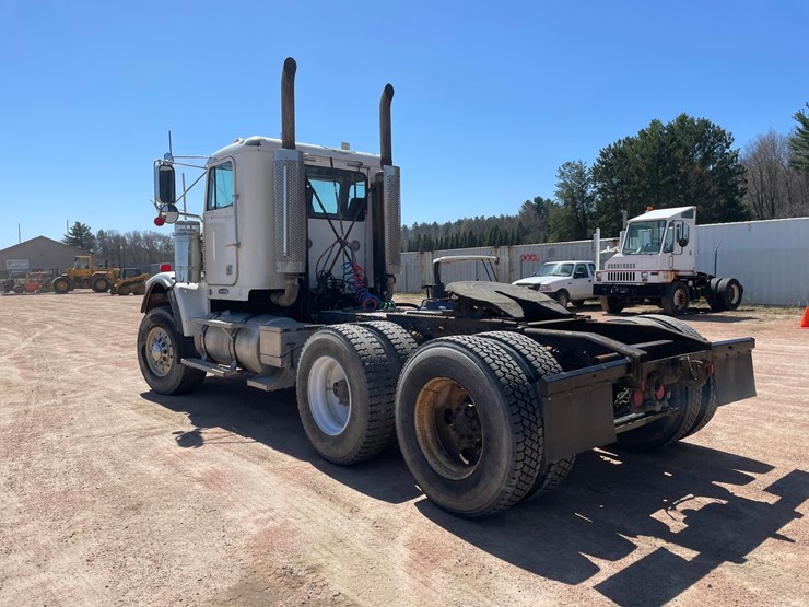 2007-freightliner-fld120-image-6