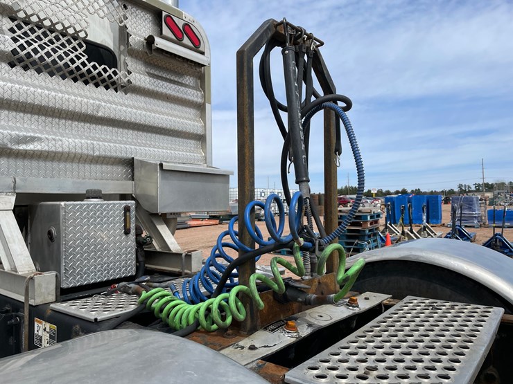 2009-kenworth-w900-image-41