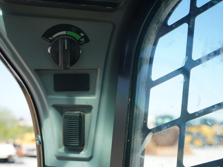 2020-caterpillar-289d3-image-15