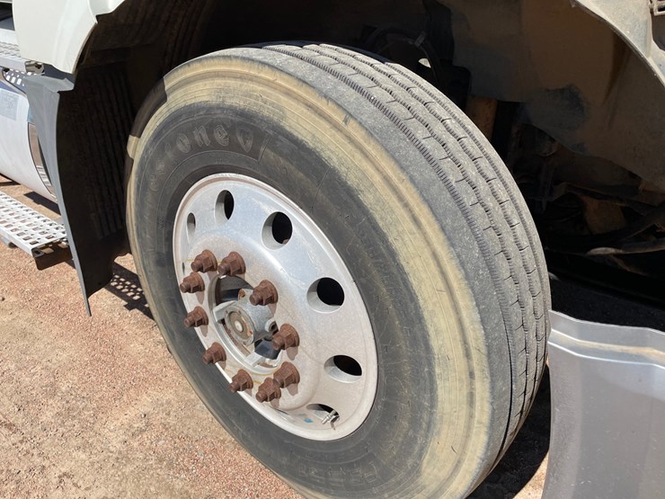 2005-volvo-10-image-17