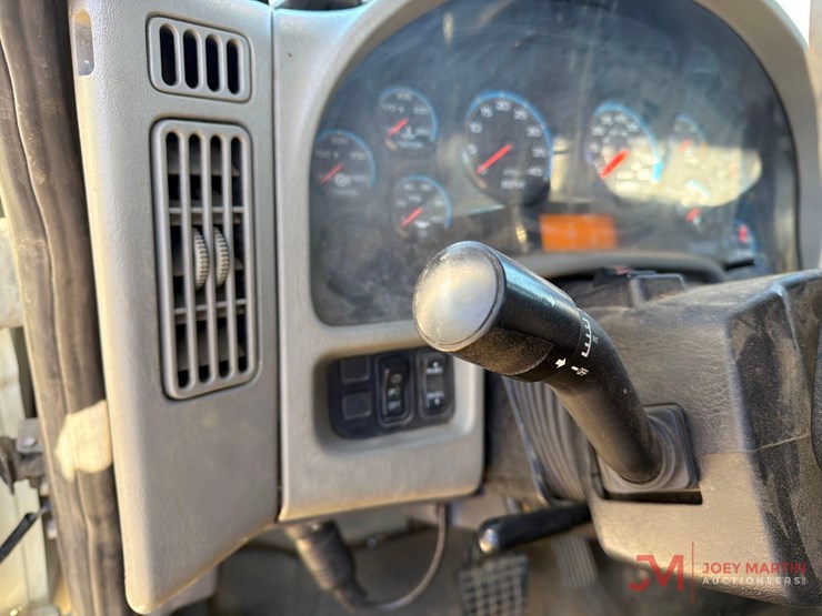 2008-international-7400-image-35