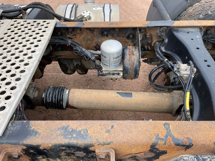 2016-kenworth-t680-image-14