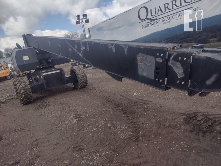 2013-jlg-800s-image-13