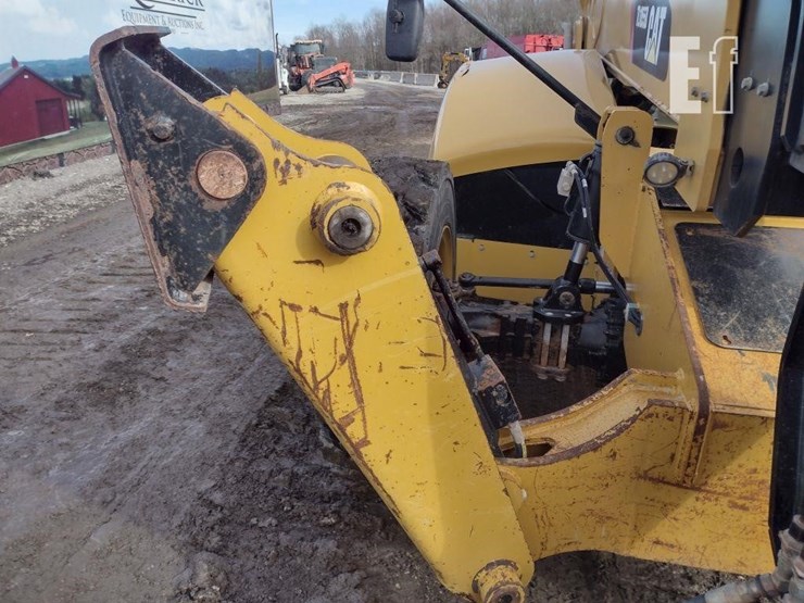 2019-caterpillar-tl1055d-image-18