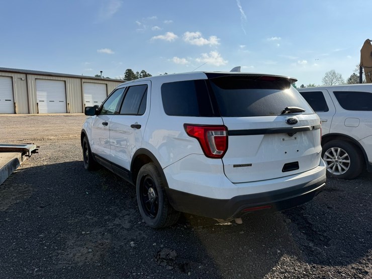 2017-ford-explorer-image-4