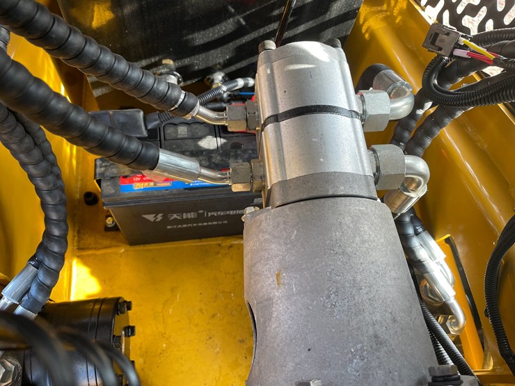 #1154-•-agt-mx-mrt14-tracked-stand-on-mini-skid-steer-image-16