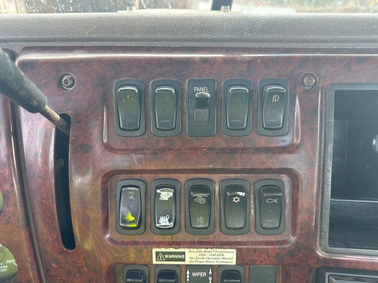 2002-mack-ch613-image-28