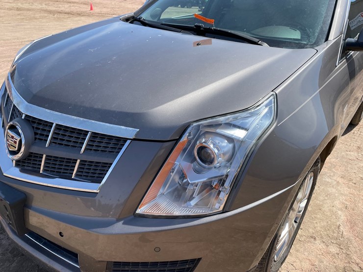 2011-cadillac-srx-image-10