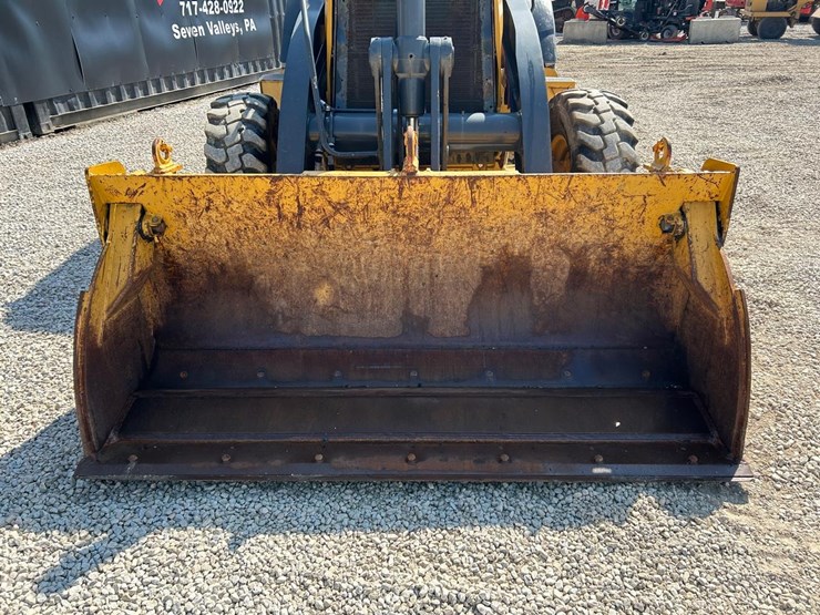 2021-deere-310l-image-8