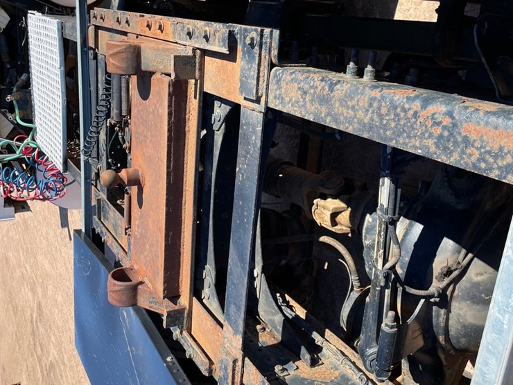 2005-volvo-10-image-24