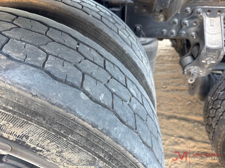 2020-mack-anthem-64t-image-8