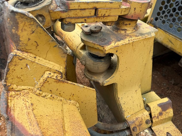 caterpillar-d4c-image-15