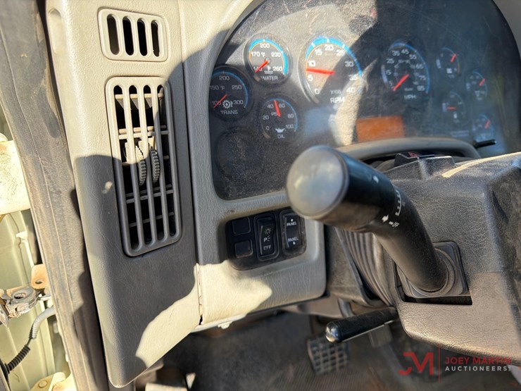 2008-international-7400-image-41