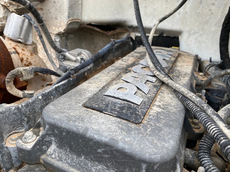 2017-peterbilt-348-image-39