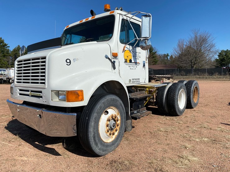 1993-international-8100-image-1