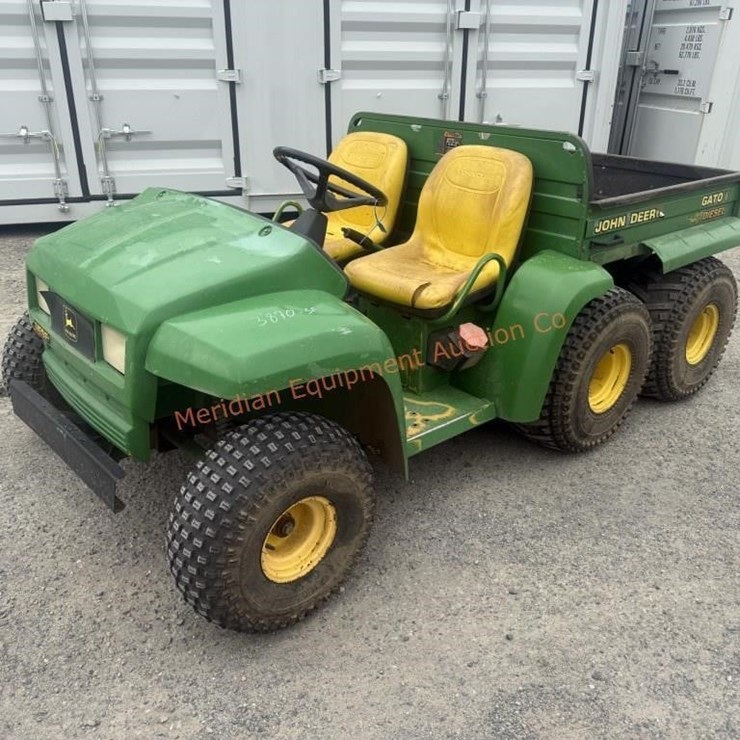 JOHN DEERE GATOR