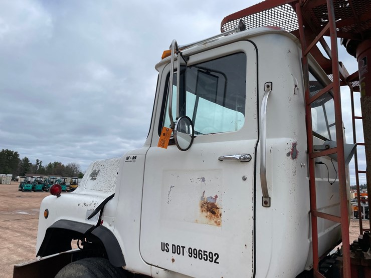 1990-mack-dm690s-image-23