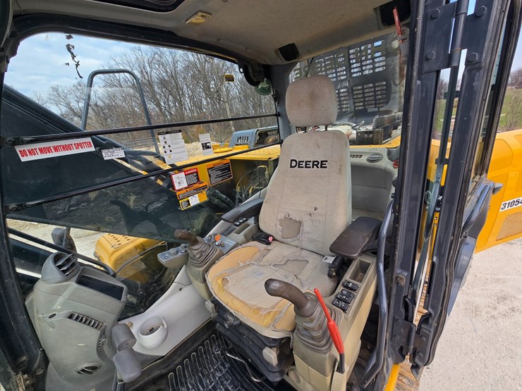 2013-deere-160g-lc-image-79